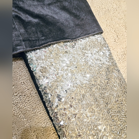 NEW Two Elegant Grey Velvet Silver Sequins Stockings, Ornaments & Garland - Picture 5 of 7